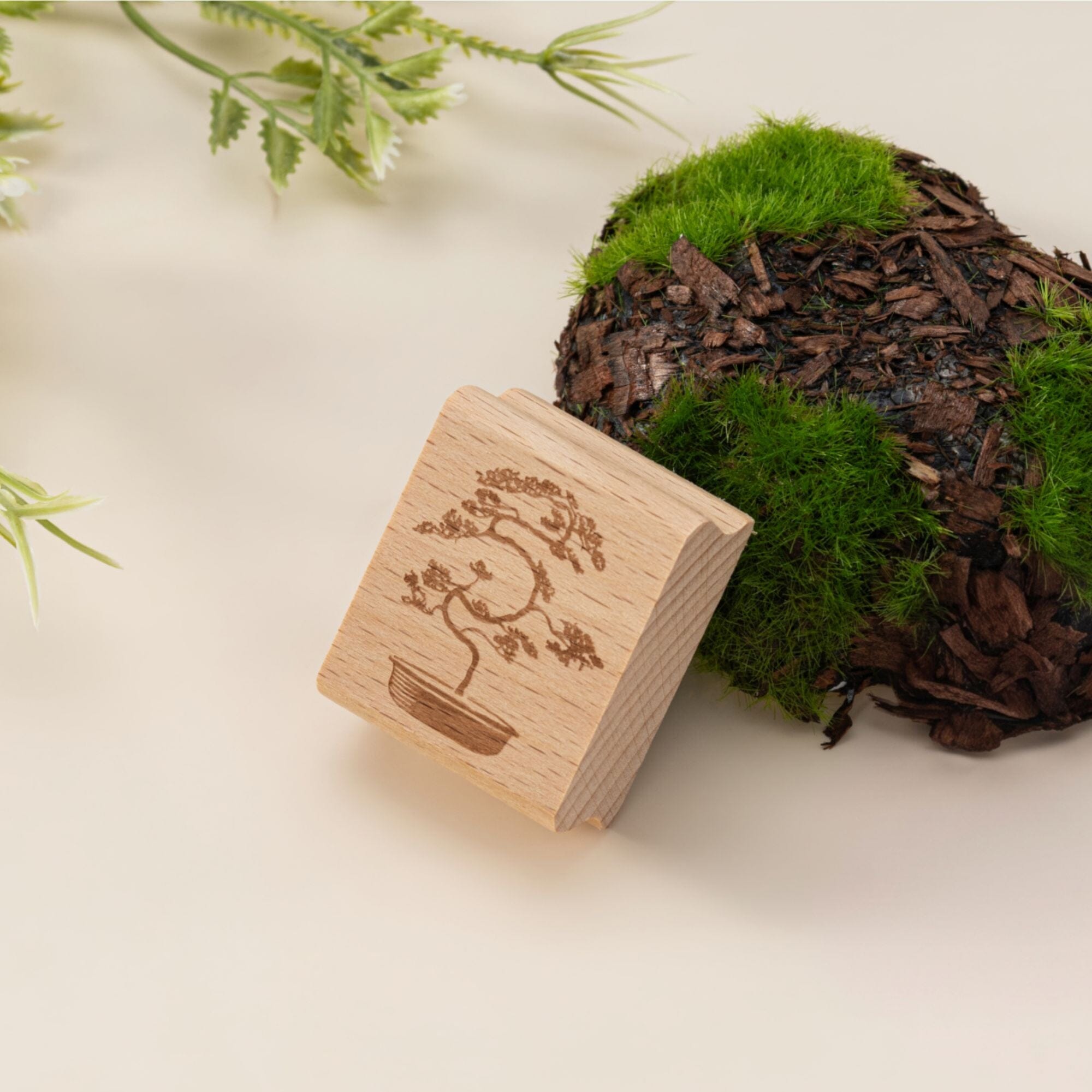 Hinoki - ‘The Wandering Botanist’ Engraved Wooden Stamp Set