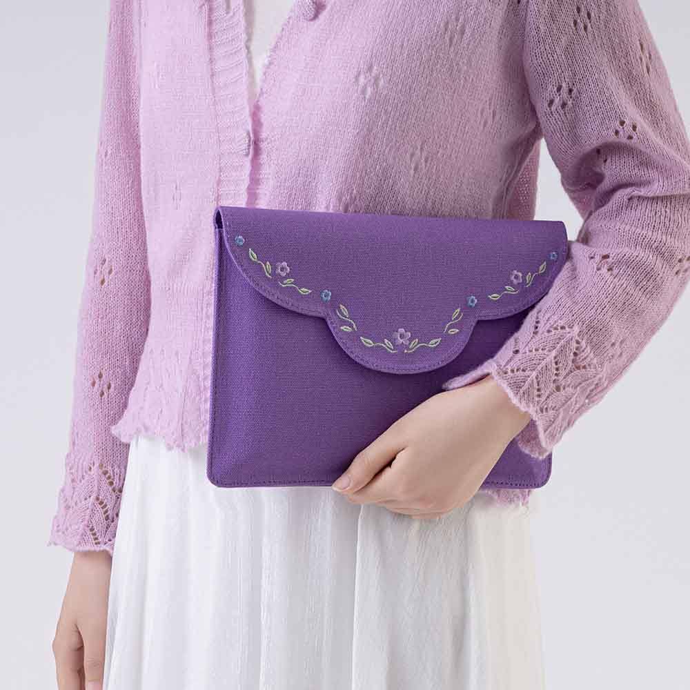 Hand carrying notebook pouch